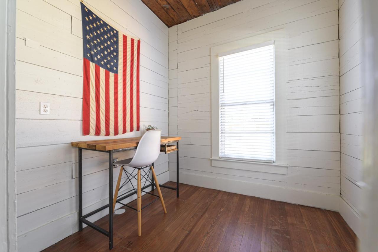 Restored 1930S Uptown Bungalow 2 Min. To Magnolia Waco Exterior foto